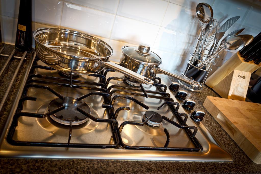 The Lindley Suite - Simple2Let Serviced Apartments 哈德斯菲尔德 客房 照片